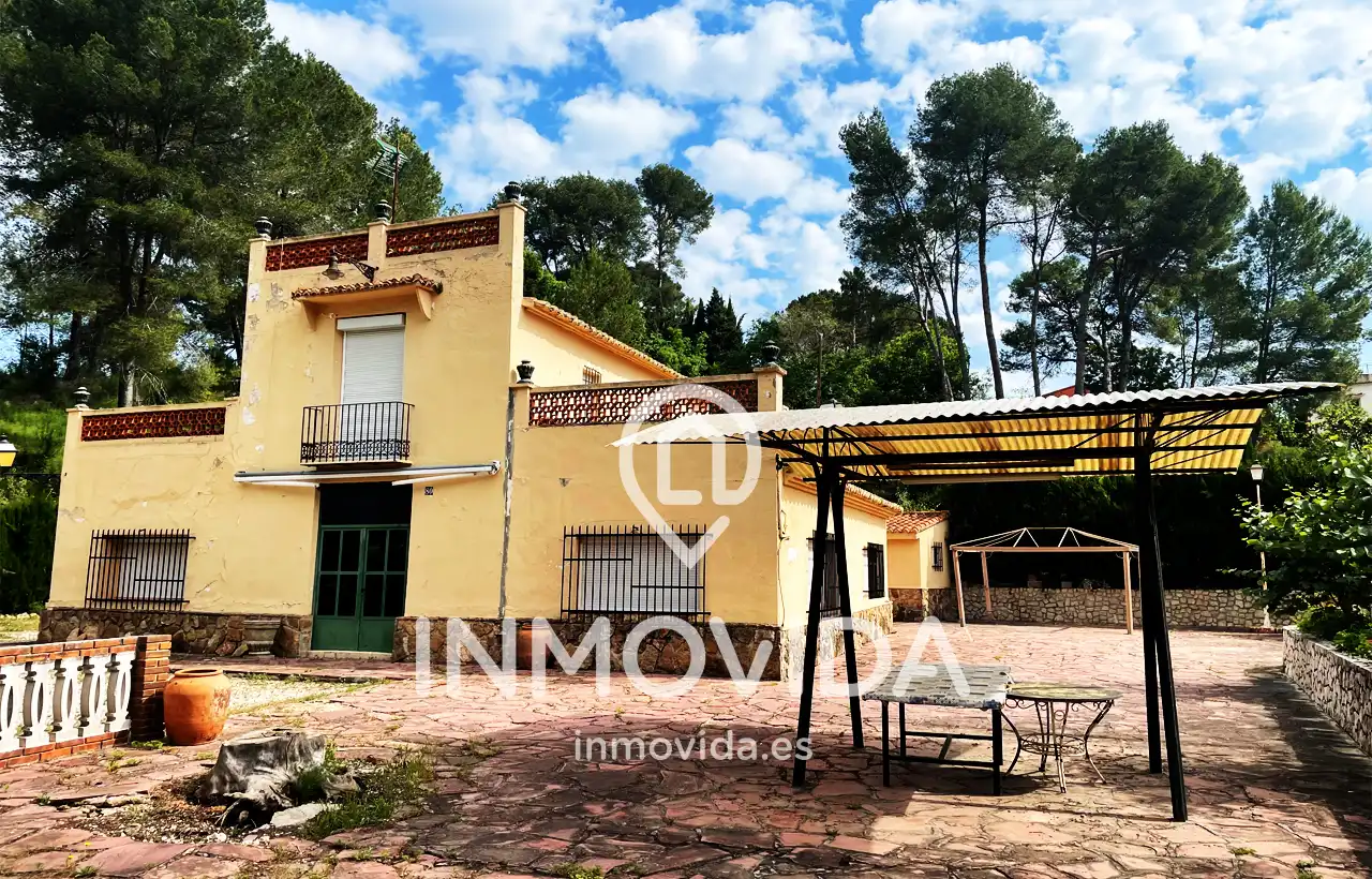 Vista exterior de Casa o xalet en venda en Xàtiva amb Terrassa, Traster i Piscina