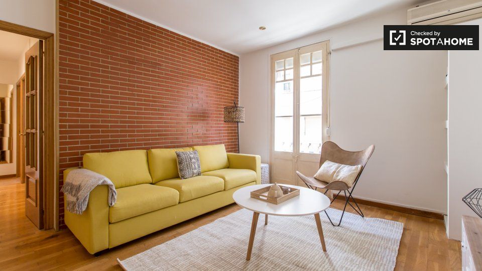 Sala d'estar de Pis de lloguer en L'Hospitalet de Llobregat amb Aire condicionat, Calefacció i Moblat