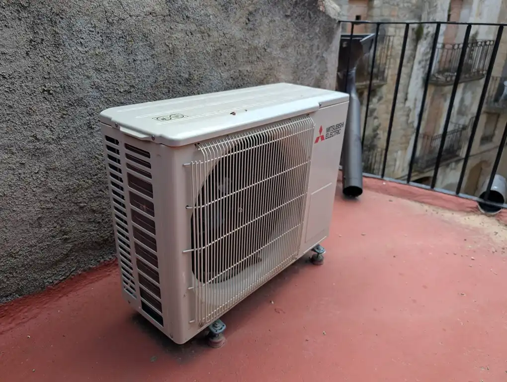 Vista exterior de Casa o xalet en venda en Lledó amb Aire condicionat, Parquet i Terrassa