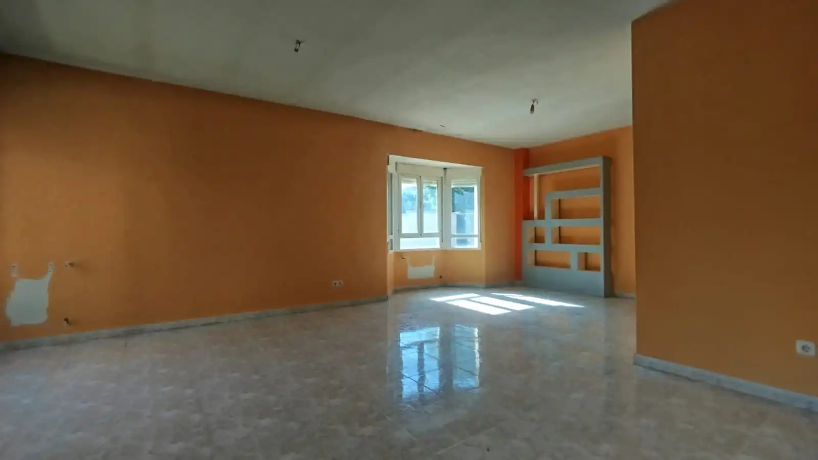 Sala d'estar de Casa adosada en venda en Uceda amb Calefacció, Jardí privat i Parquet
