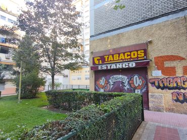 Local comercial en venda a Calle Versalles