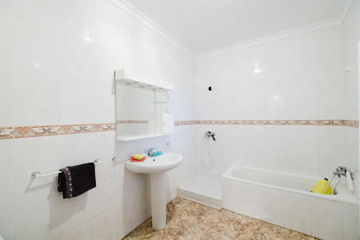 Baño de Casa adosada en venta en Valle de Abdalajís con Calefacción, Terraza y Balcón