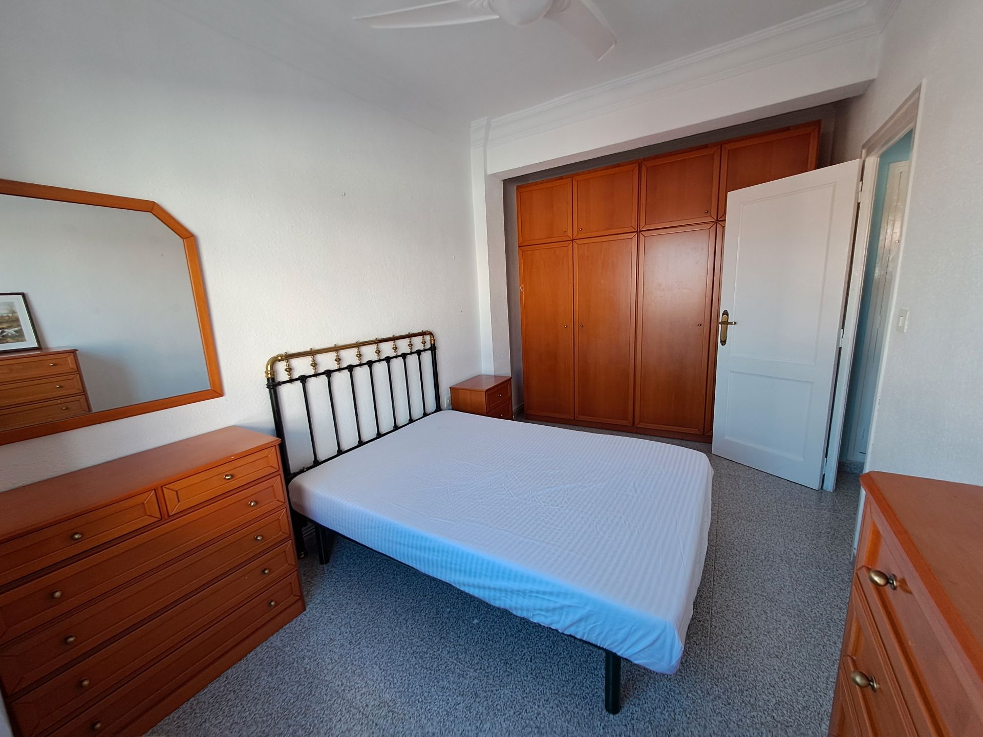 Habitación de Piso de alquiler en  Zaragoza Capital con Calefacción, Amueblado y Horno