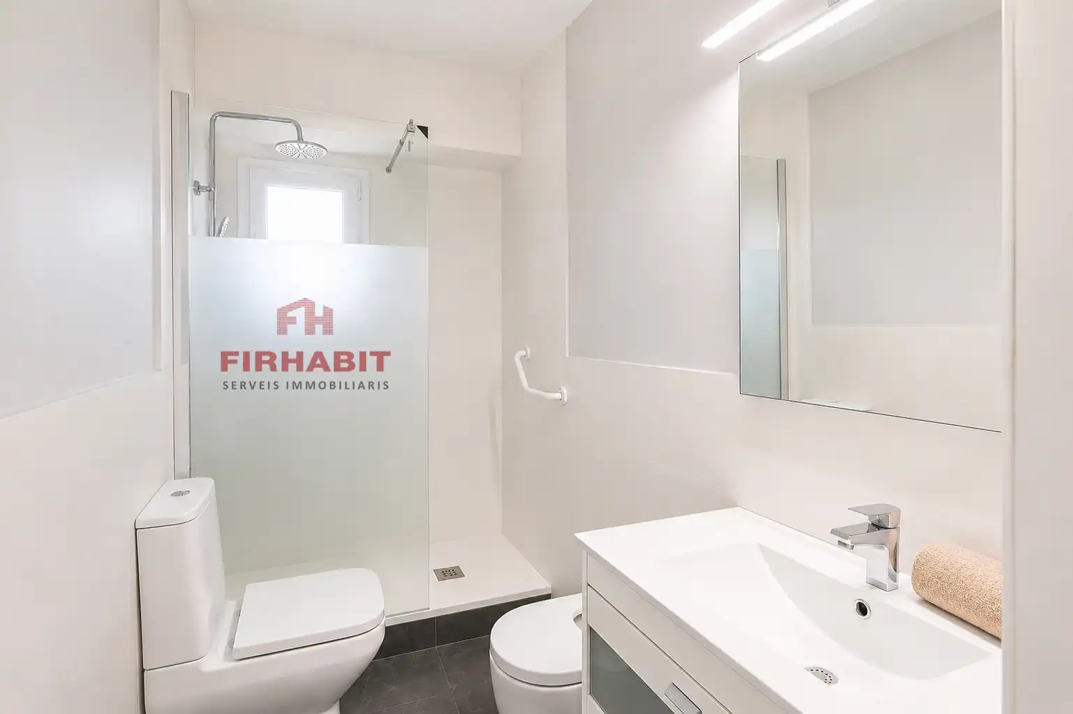 Bathroom of Flat for sale in Arenys de Mar  with Air Conditioner, Heating and Parquet flooring