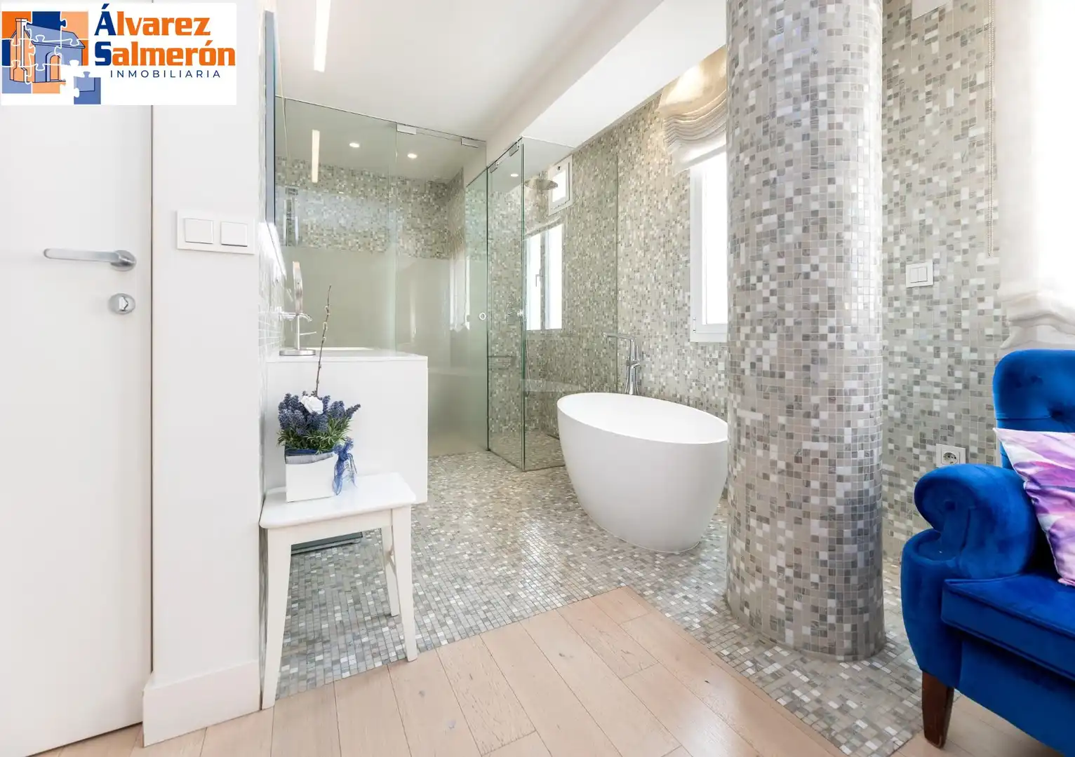 Bathroom of Flat for sale in Granada  with Air Conditioner