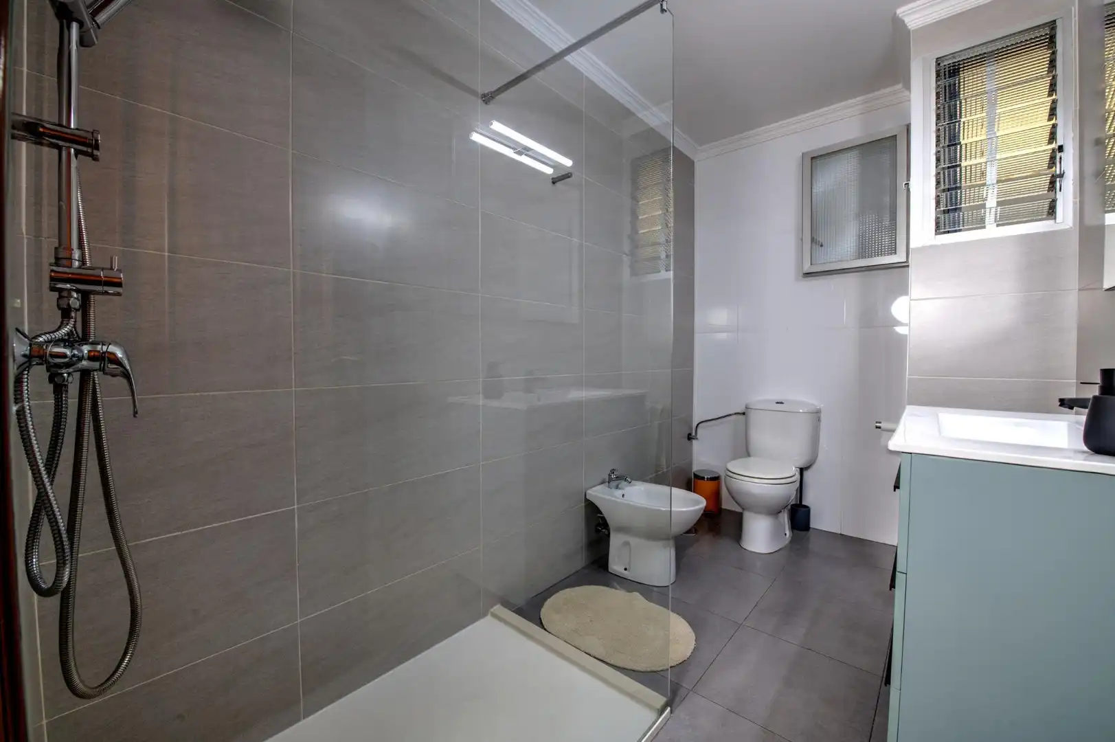 Bathroom of Flat for share in Alicante / Alacant