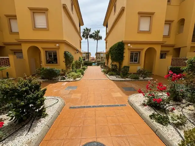 Vista exterior de Apartament en venda en Chiclana de la Frontera amb Calefacció, Terrassa i Moblat
