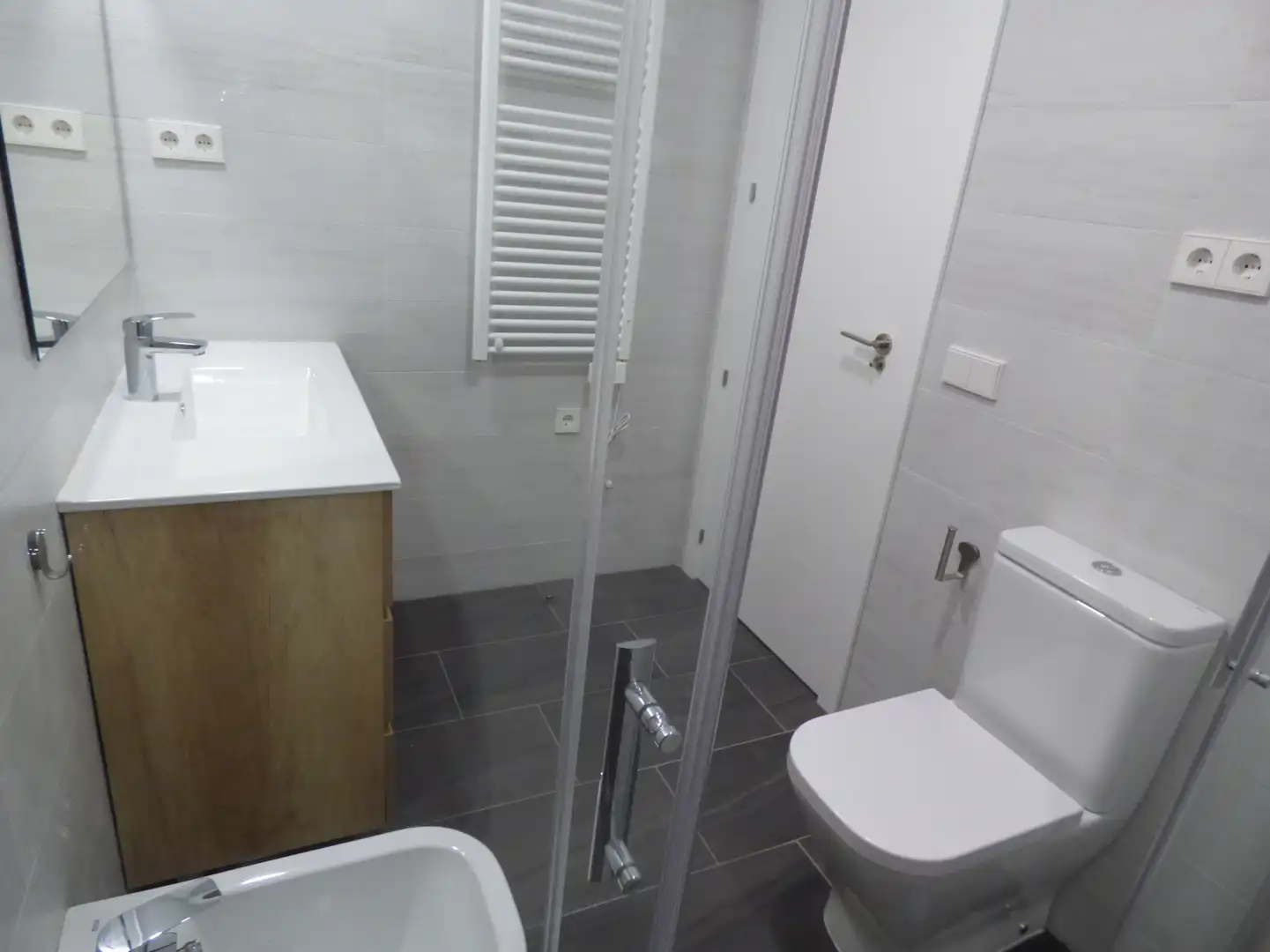 Baño de Piso de alquiler en Madrid con Aire acondicionado, Calefacción y Trastero
