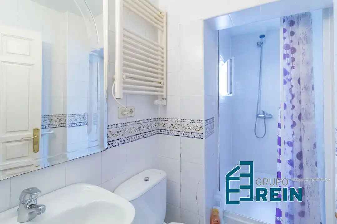 Badezimmer von Wohnung zum Verkauf in Madrid mit Klimaanlage und Heizung