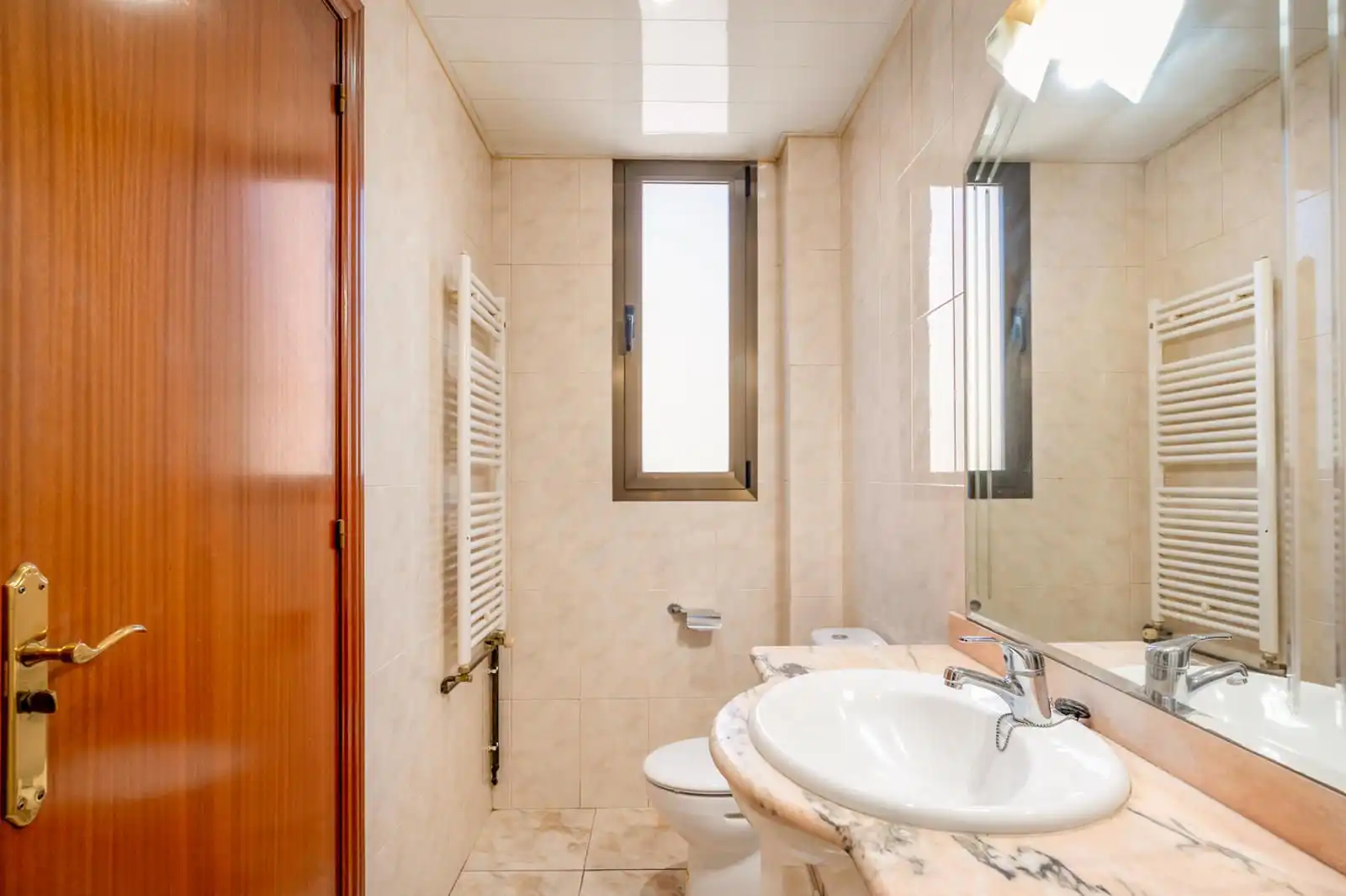 Baño de Casa o chalet en venta en Sant Feliu de Llobregat con Calefacción, Jardín privado y Terraza