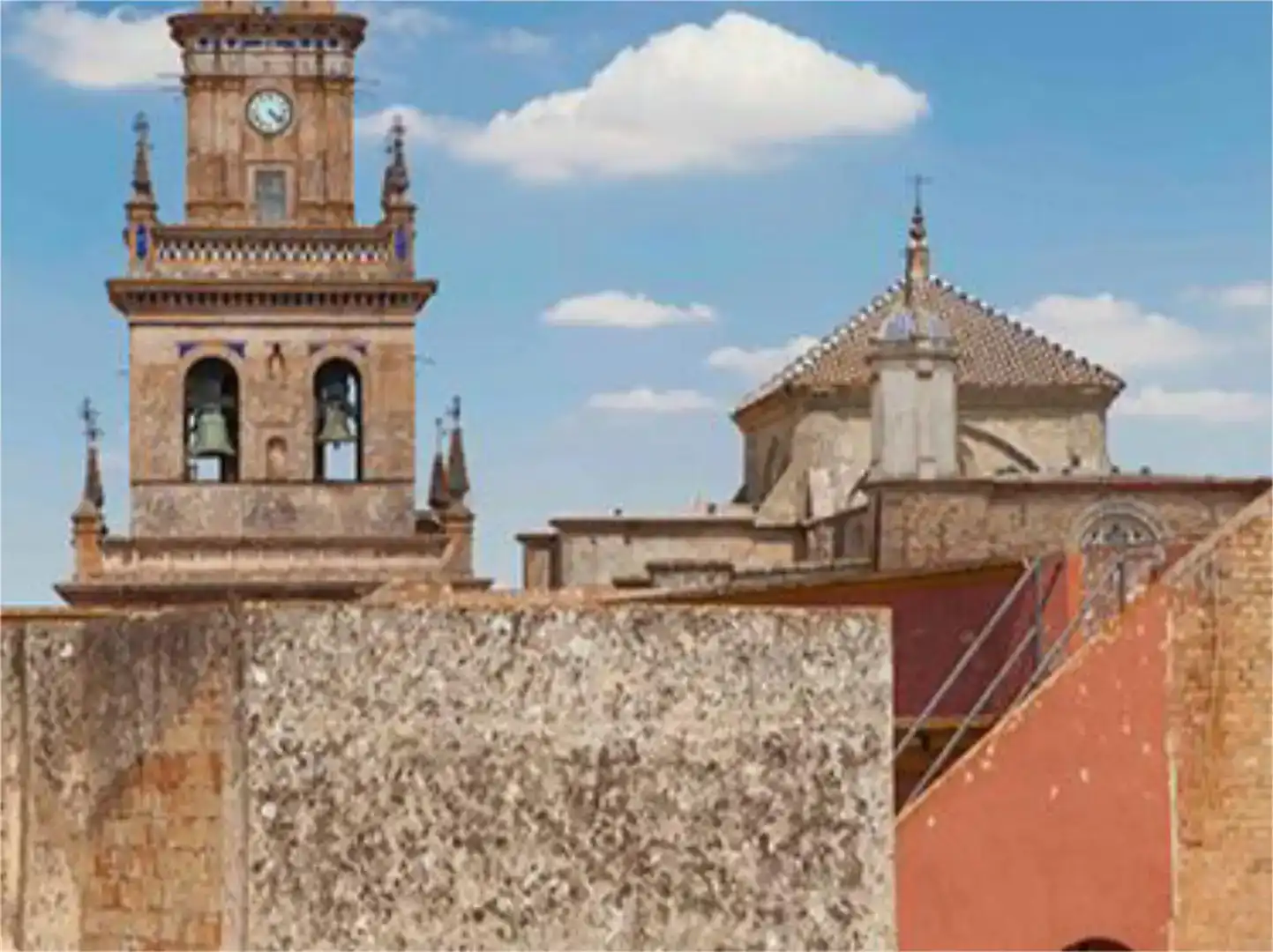 Vista exterior de Piso en venta en Carmona con Balcón
