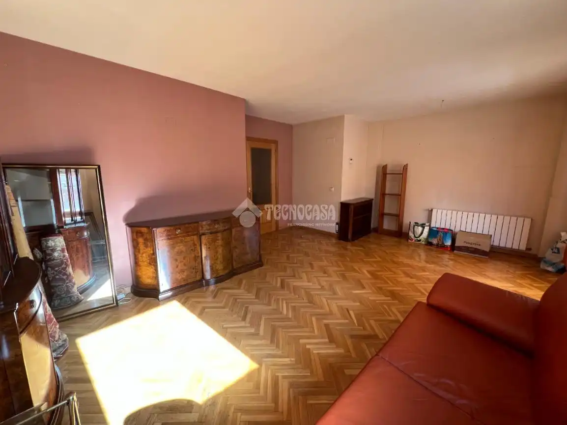 Living room of Flat for sale in Alcorcón  with Heating, Parquet flooring and Terrace