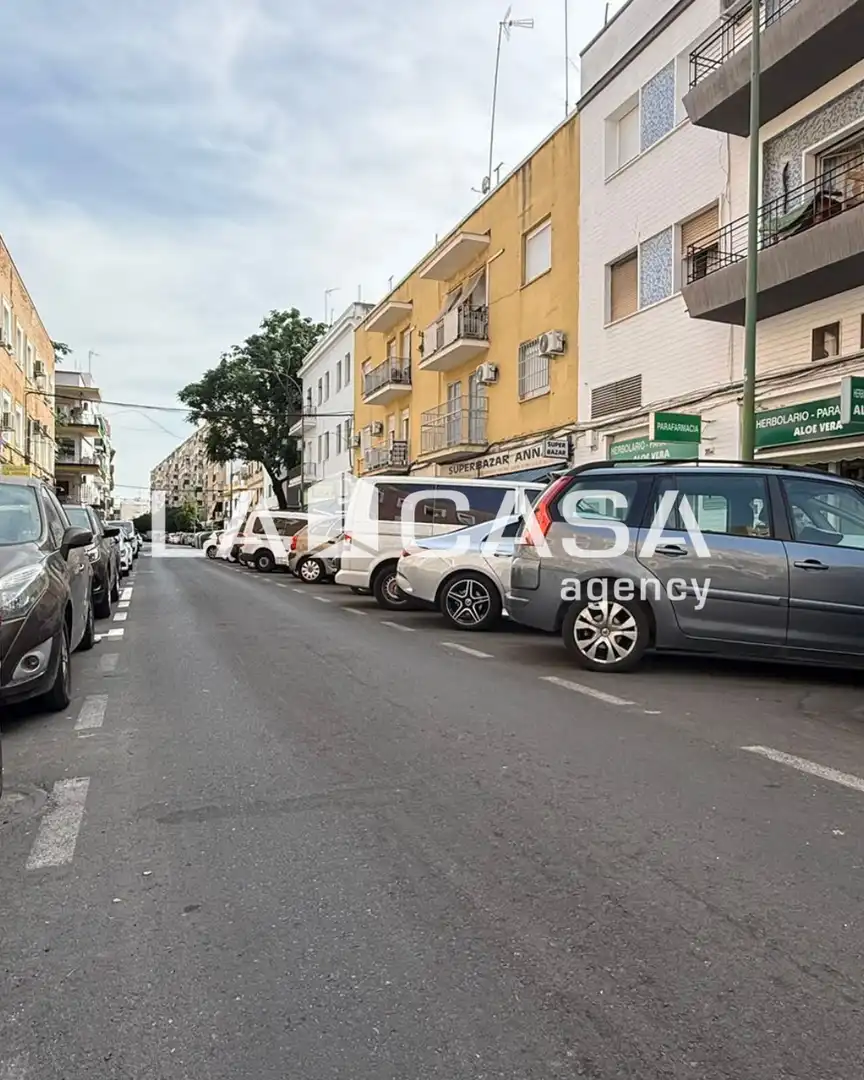 Aparcament de Pis en venda en Sevilla