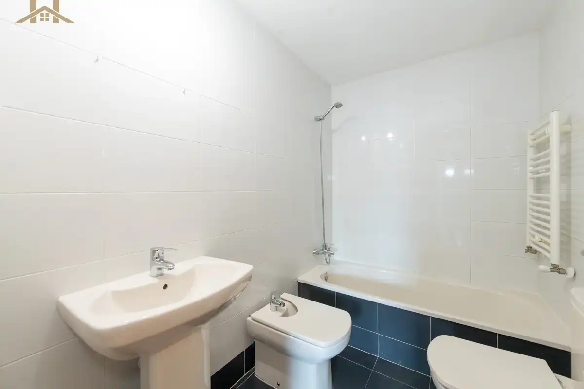 Baño de Piso en venta en Pinto con Calefacción, Trastero y Piscina comunitaria