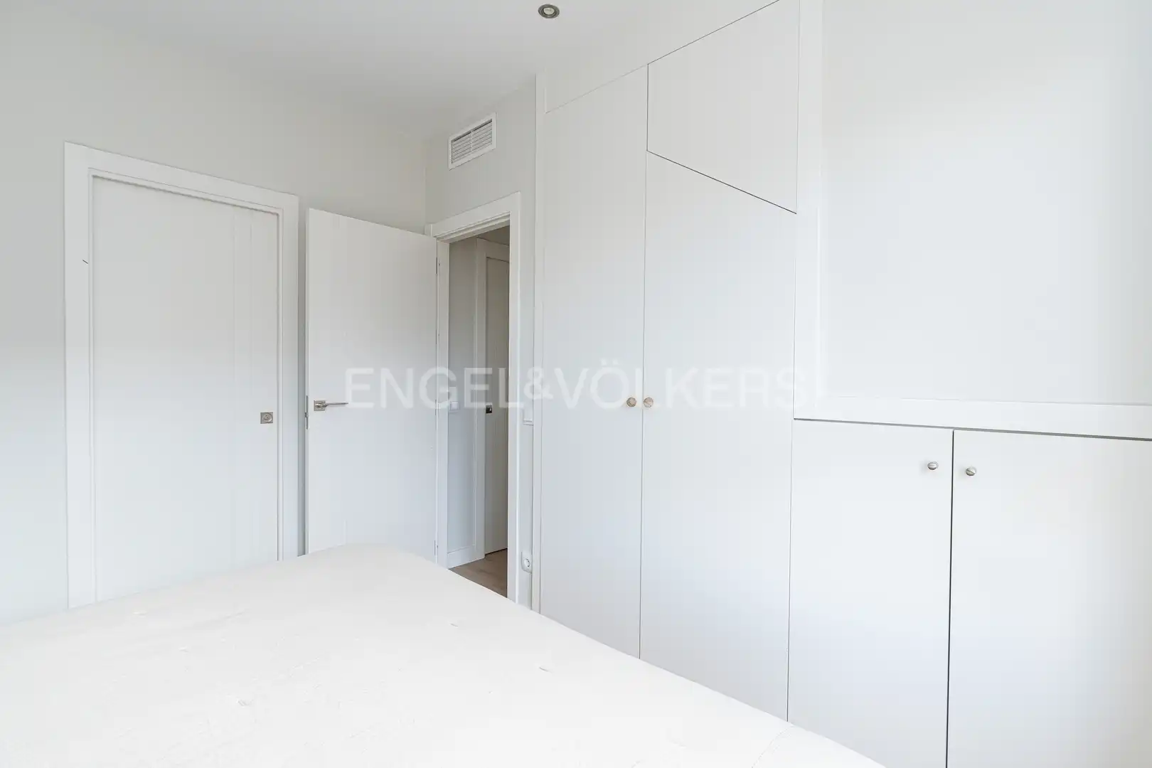 Bedroom of Attic for sale in Majadahonda  with Air Conditioner, Heating and Terrace