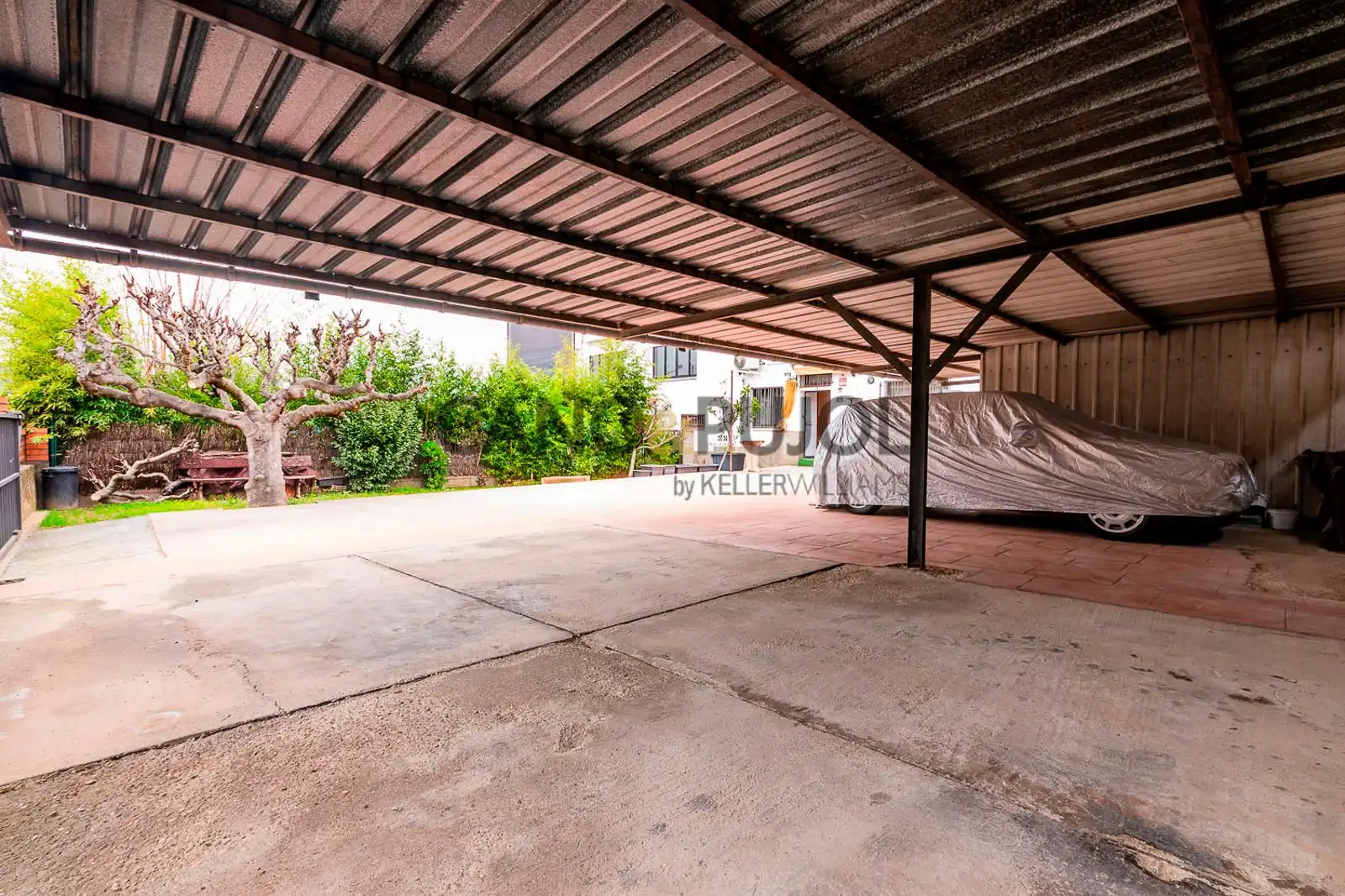 Exterior view of Buildings for sale in Rubí