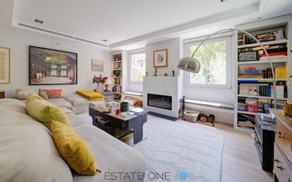 Living room of Single-family semi-detached to rent in  Madrid Capital  with Air Conditioner, Heating and Private garden