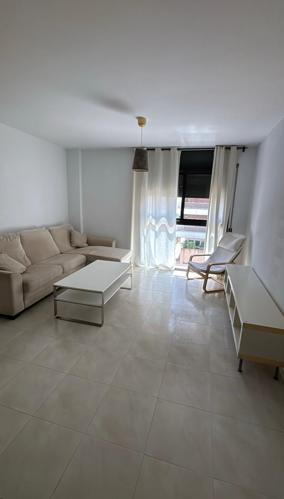 Sala d'estar de Pis de lloguer en Pineda de Mar amb Aire condicionat