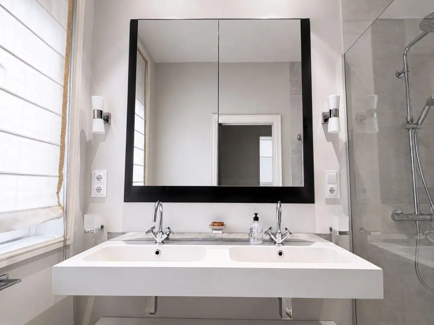 Badezimmer von Wohnung zur Miete in Madrid mit Klimaanlage und Heizung