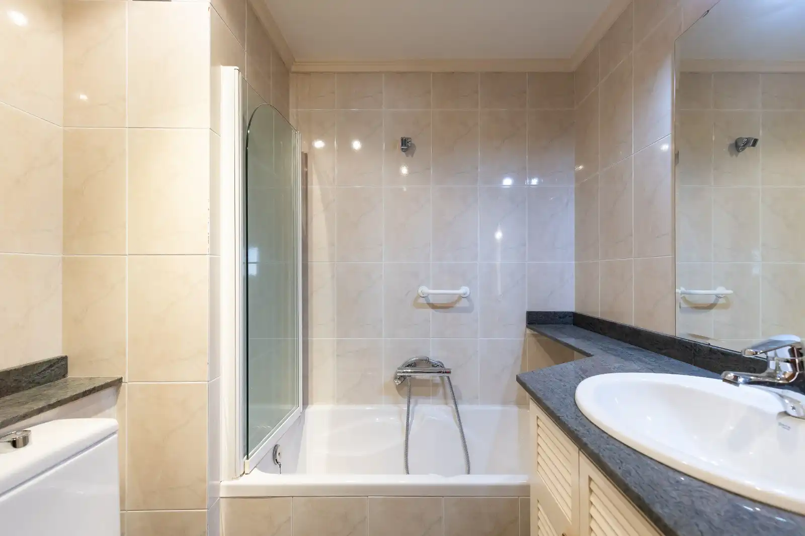 Baño de Piso en venta en Tarragona con Calefacción, Parquet y Terraza