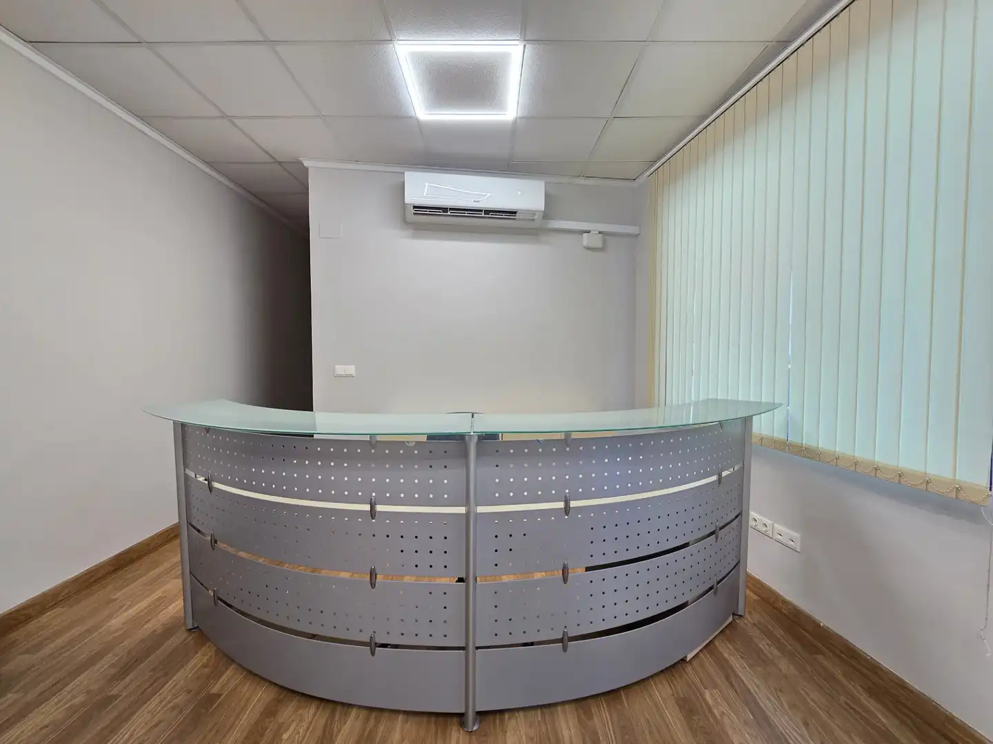 Local de alquiler en Torrevieja con Aire acondicionado, Parquet y Amueblado