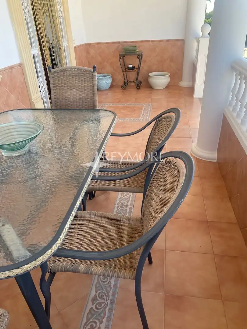 Houses for sale in El Higuerón
