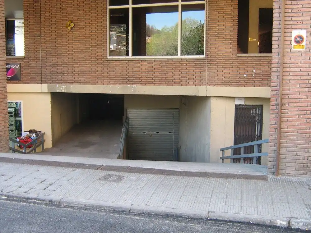 Parkplatz von Garage zur Miete in Ripoll