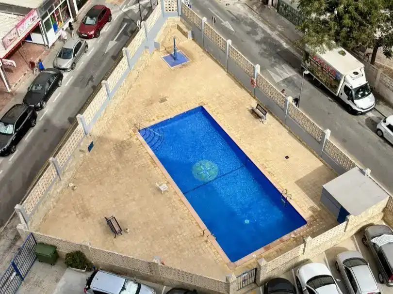 Schwimmbecken von Wohnung zur Miete in Benidorm mit Klimaanlage, Parkett und Schwimmbad