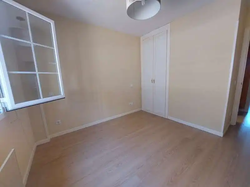 Schlafzimmer von Wohnung zum Verkauf in Pedrezuela mit Ofen, Waschmaschine und Mikrowelle