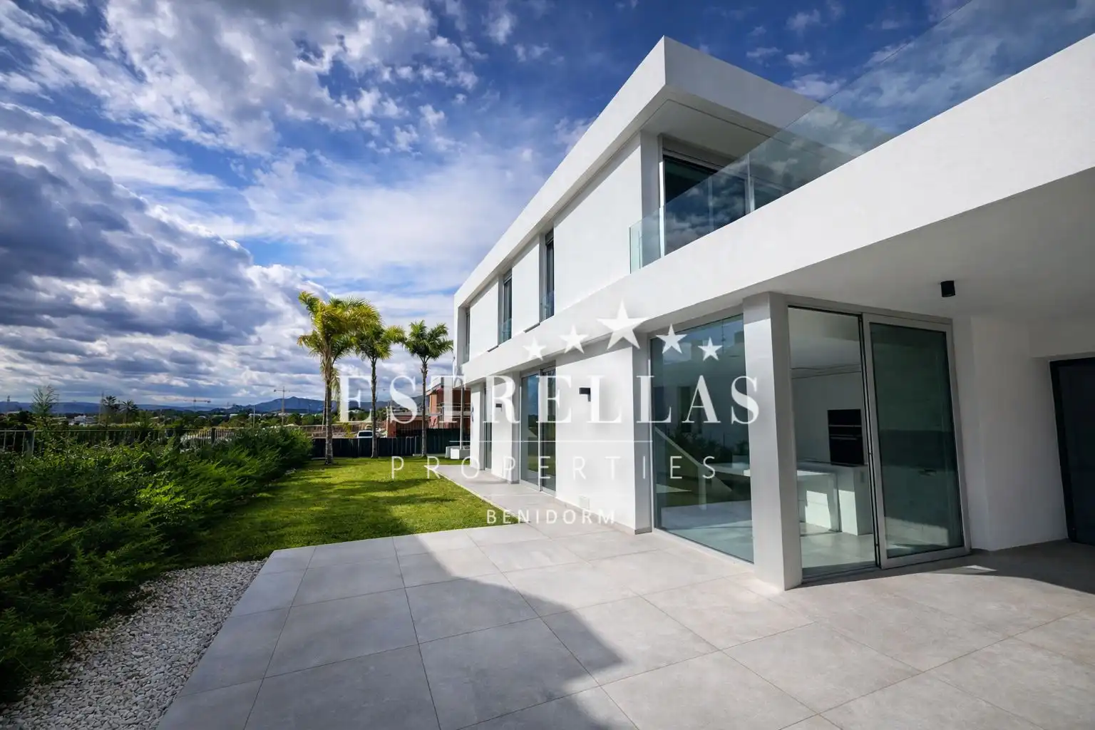 Chalet con piscina en venta en Golf Bahía
