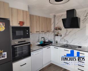 Cuina de Pis de lloguer en Vinaròs amb Terrassa, Moblat i Forn