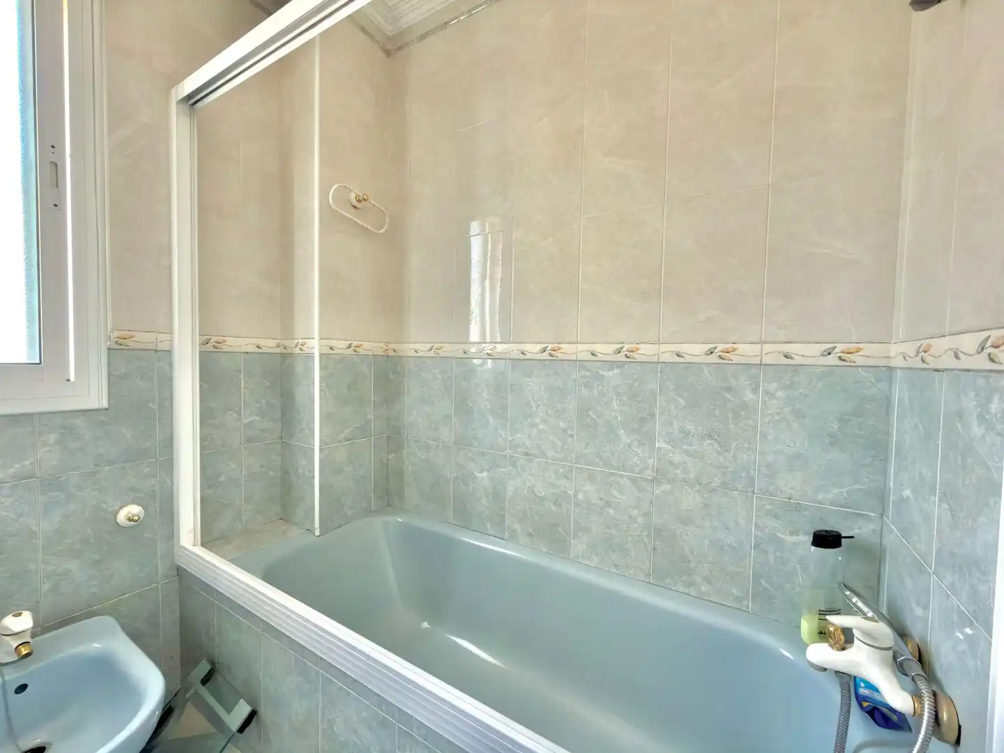 Bathroom of Houses for sale in Gines, Sevilla