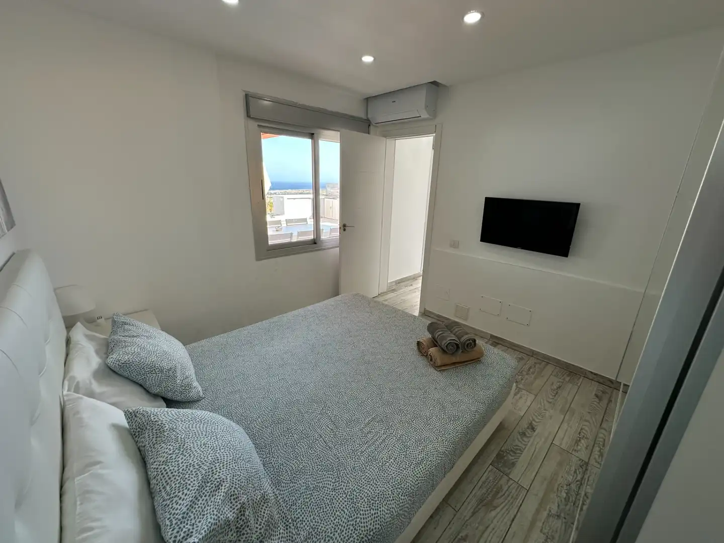 Casa aparellada amb terrassa en venda a Calle Tibiabin, imagen 18