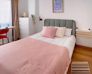 Dormitori de Apartament per a compartir en  Madrid Capital amb Moblat, Forn i Microones