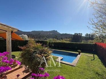 Detached house with pool for sale in Zamanes