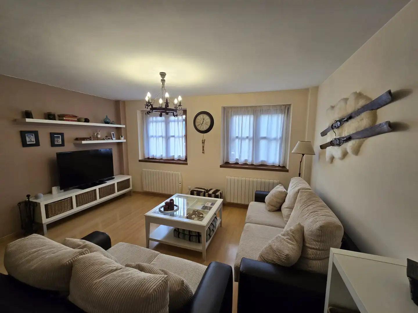 Sala de estar de Apartamento en venta en Benasque con Aire acondicionado, Calefacción y Amueblado