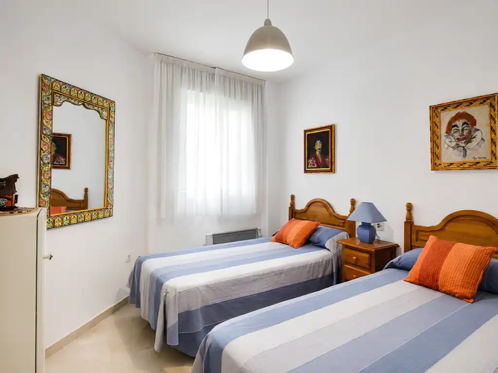 Bedroom of Flat for sale in Fuengirola  with Air Conditioner, Terrace and Swimming Pool