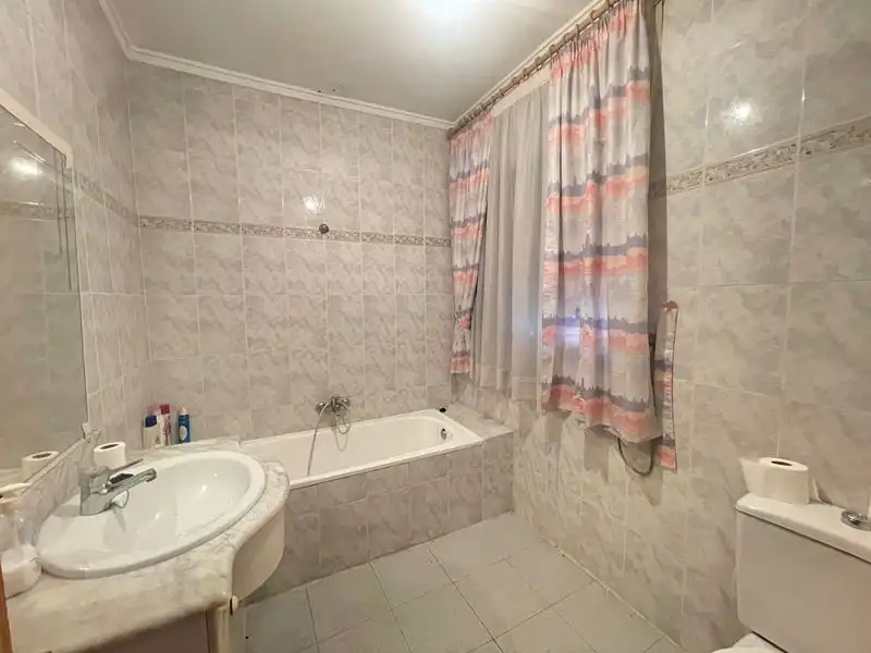 Badezimmer von Haus oder Chalet zum Verkauf in Turís mit Privatgarten, Terrasse und Abstellraum