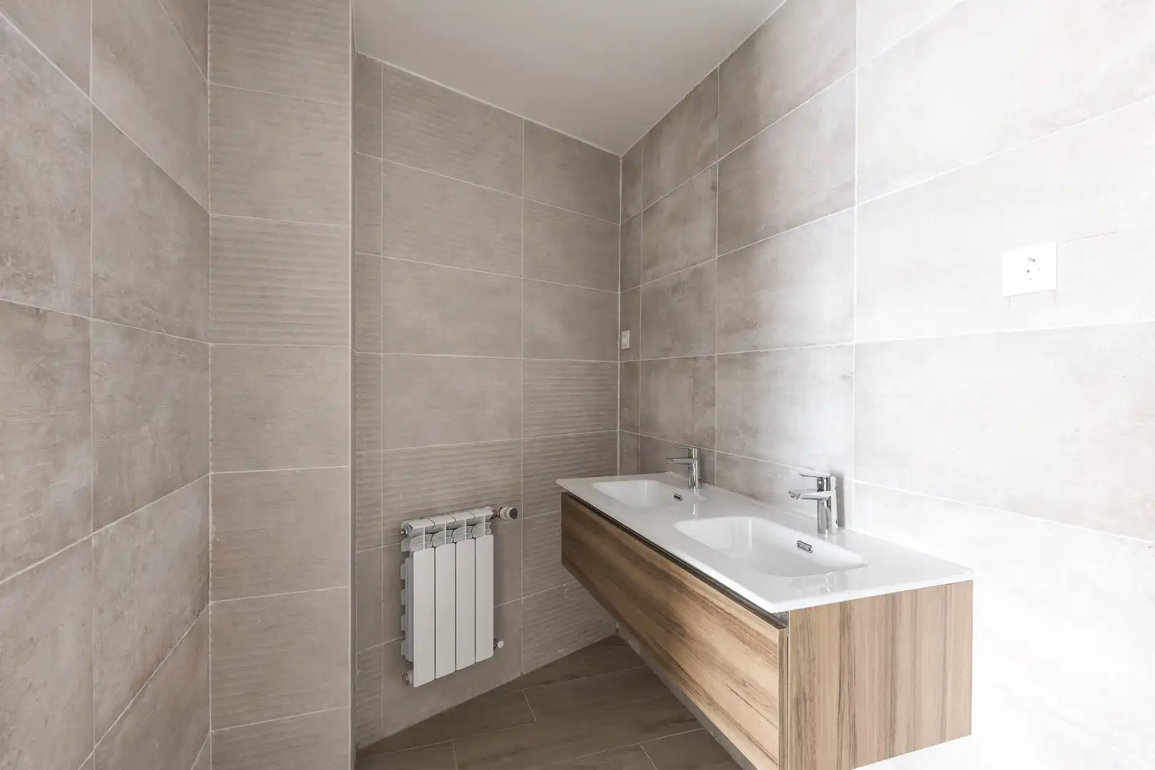 Bathroom of Flat for sale in Guadalajara  with Heating