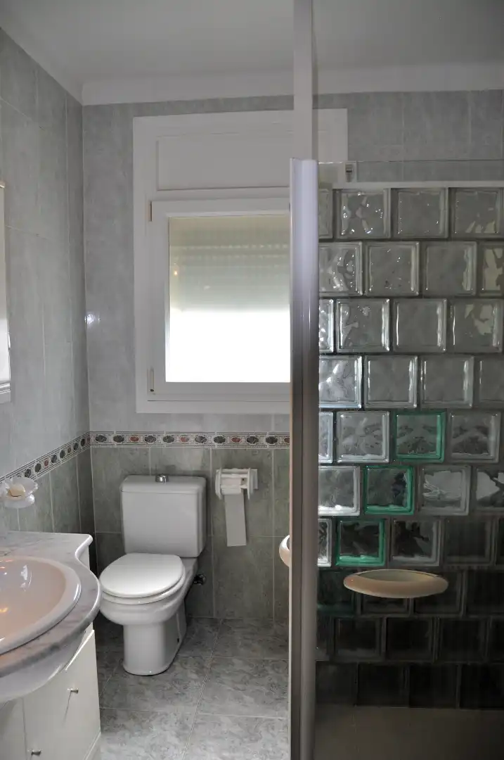 Baño de Casa o chalet en venta en Empuriabrava con Aire acondicionado, Calefacción y Jardín privado