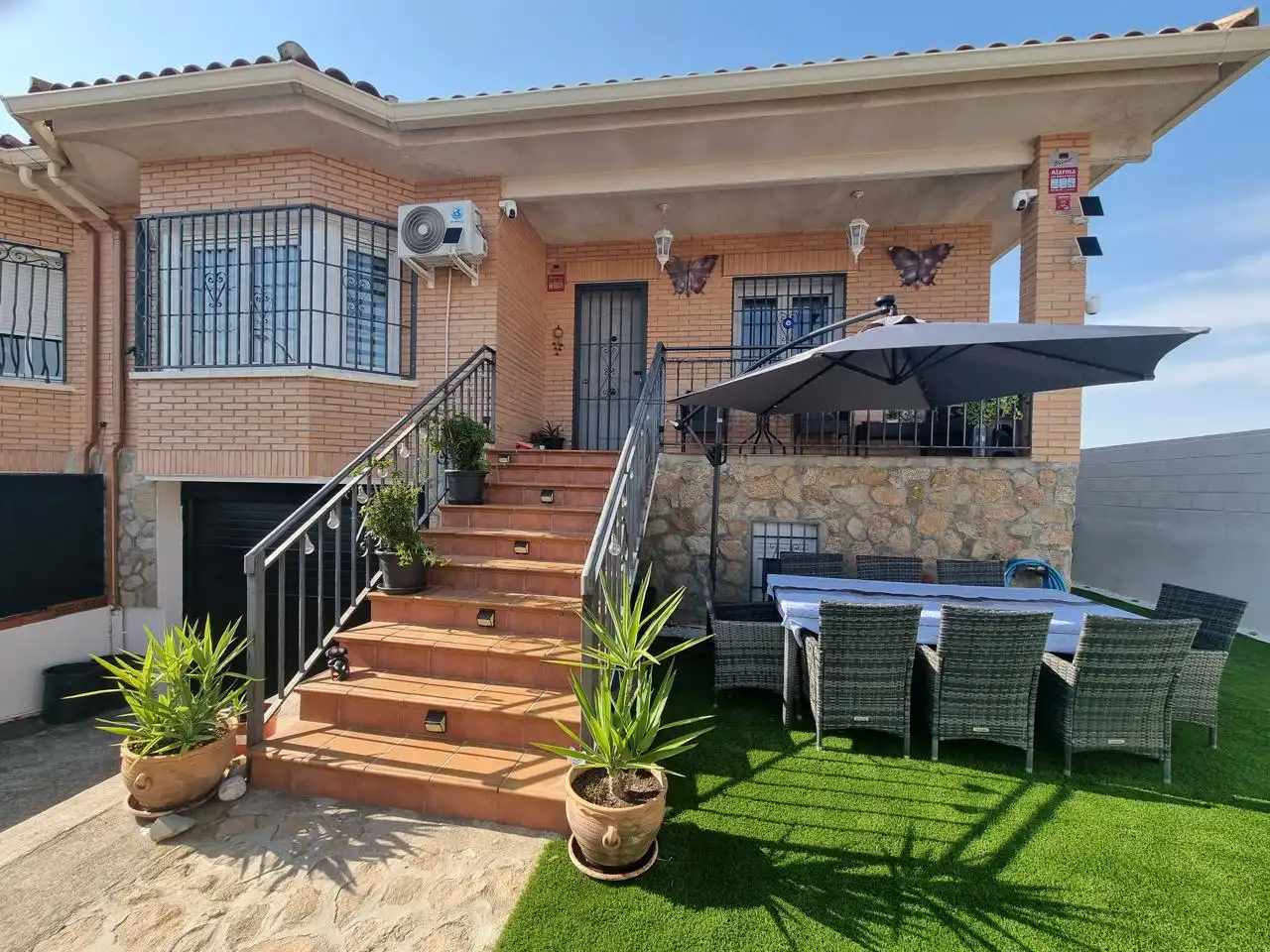 Casa con piscina in vendita a Calle Zarzamora