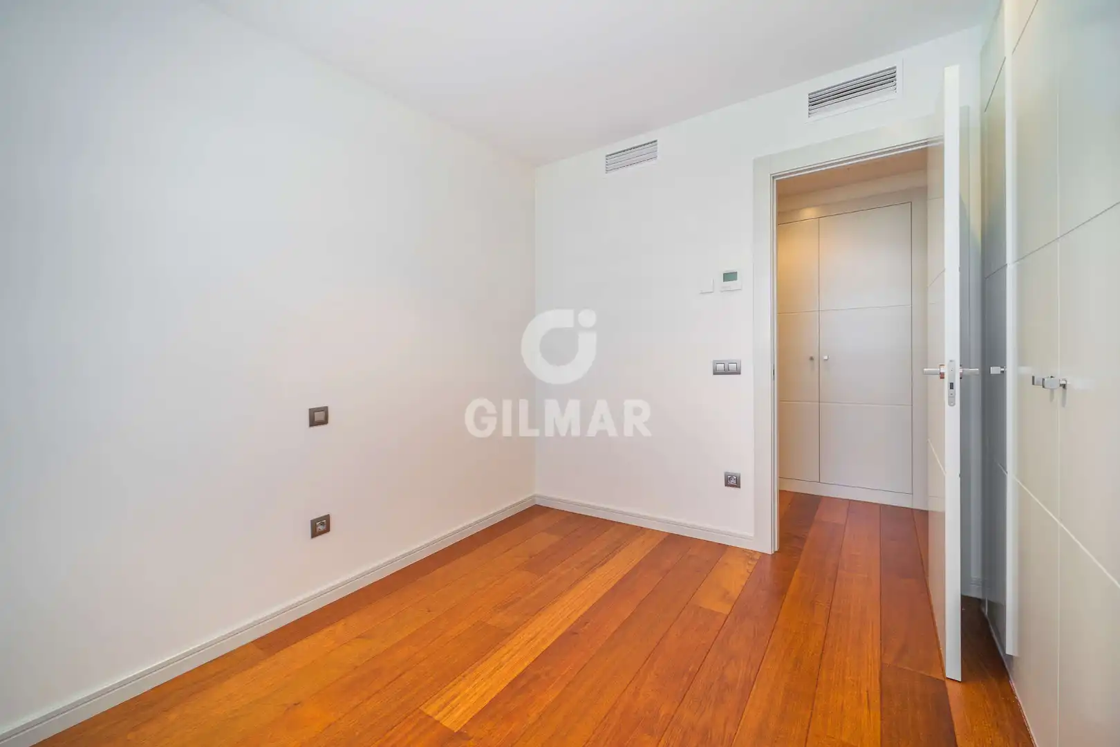 Bedroom of Duplexes for sale in Pozuelo de Alarcón  with Heating, Private garden and Storage room