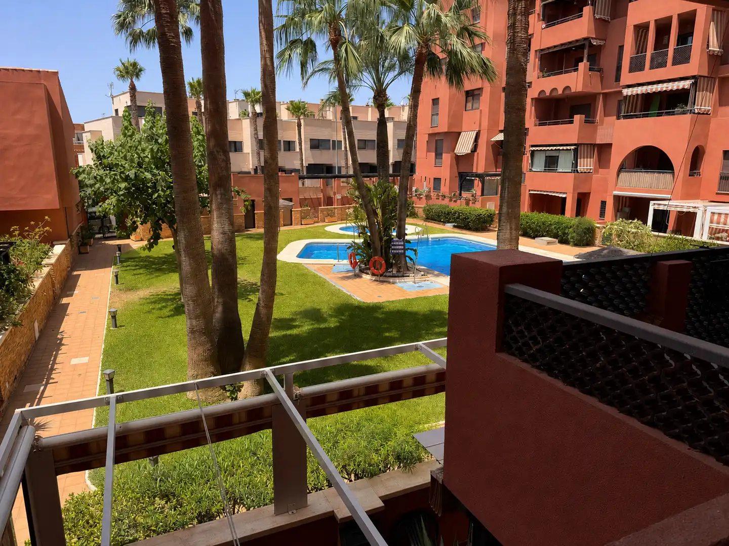 Jardí de Apartament en venda en Roquetas de Mar amb Aire condicionat, Terrassa i Piscina comunitària