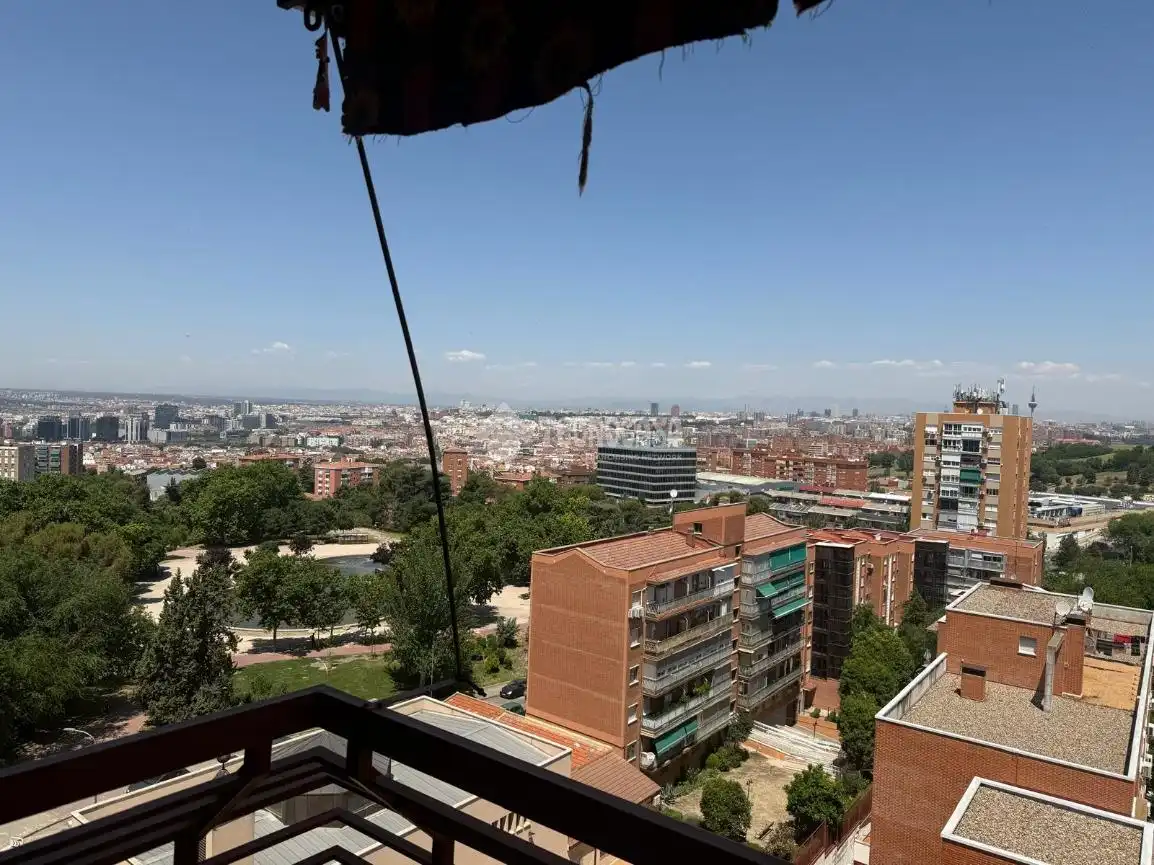 Terrassa de Pis en venda en Madrid amb Parquet i Terrassa