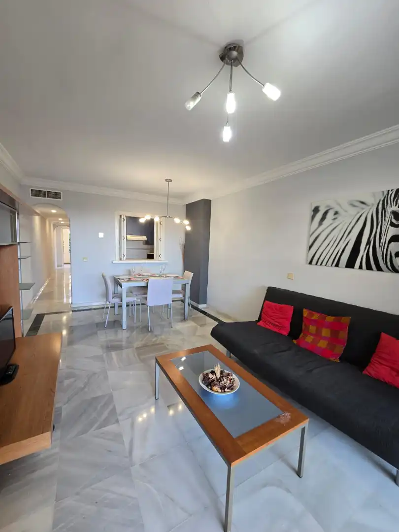 Sala d'estar de Planta baixa en venda en Marbella amb Aire condicionat, Terrassa i Traster