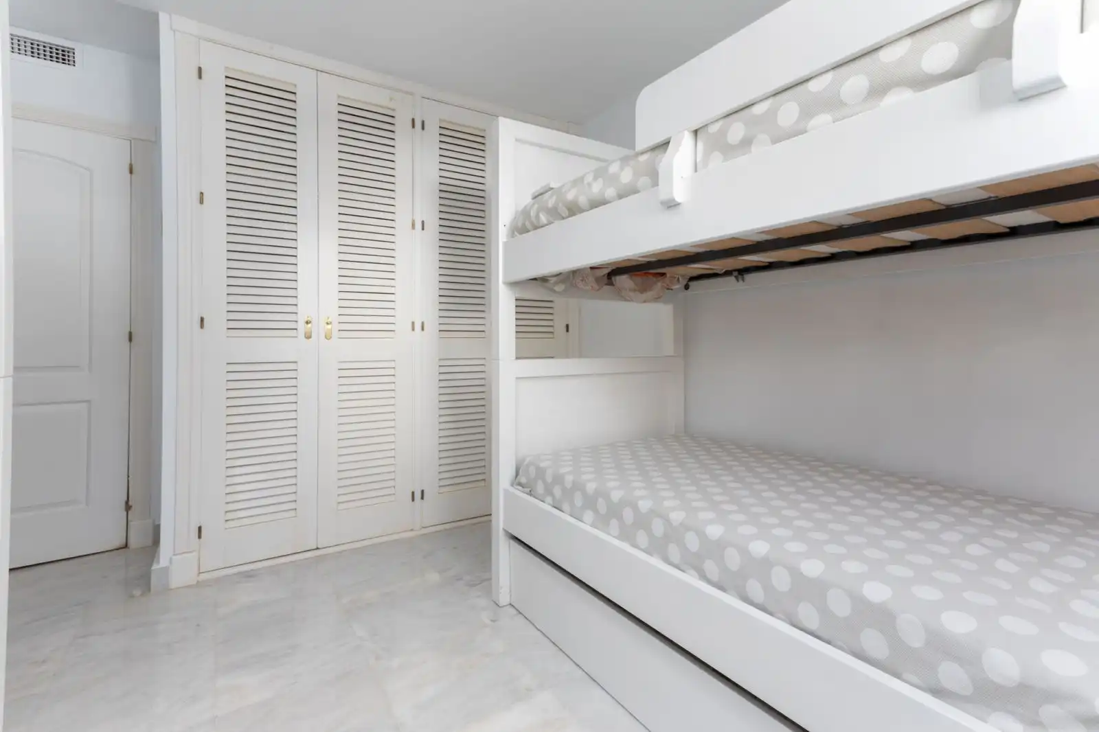 Habitación de Piso en venta en Marbella con Aire acondicionado, Terraza y Amueblado