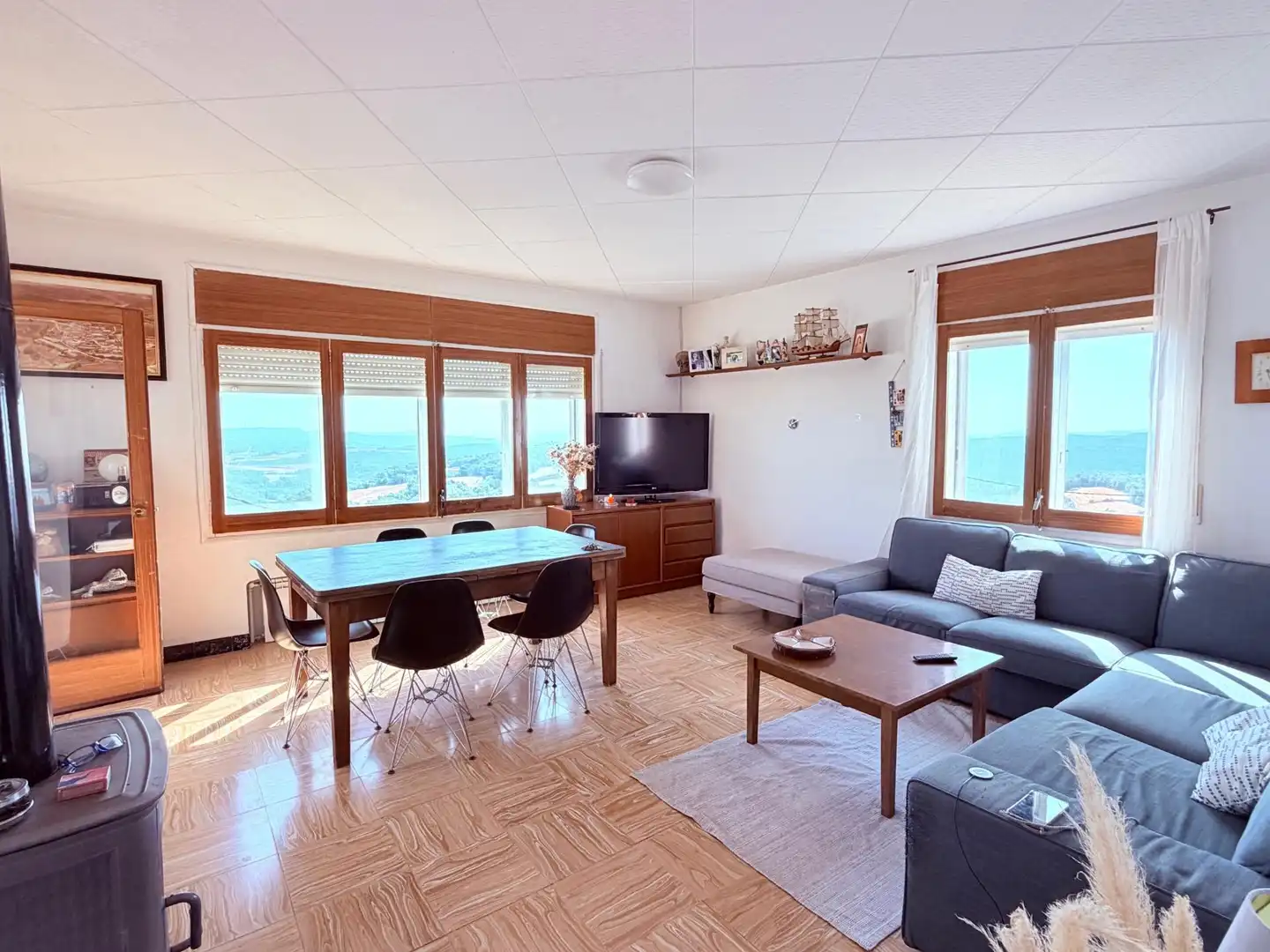 Sala d'estar de Casa o xalet en venda en Argençola amb Calefacció, Traster i Moblat