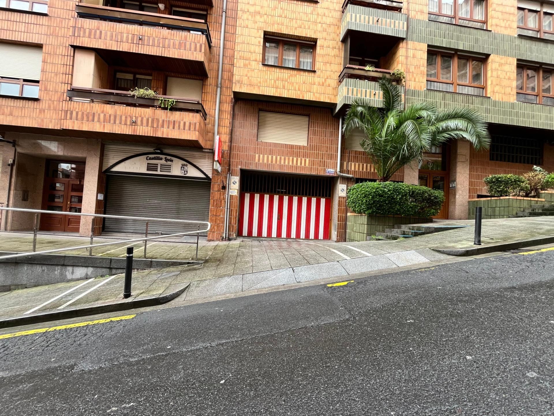 Vista exterior de Garaje en venta en Basauri 