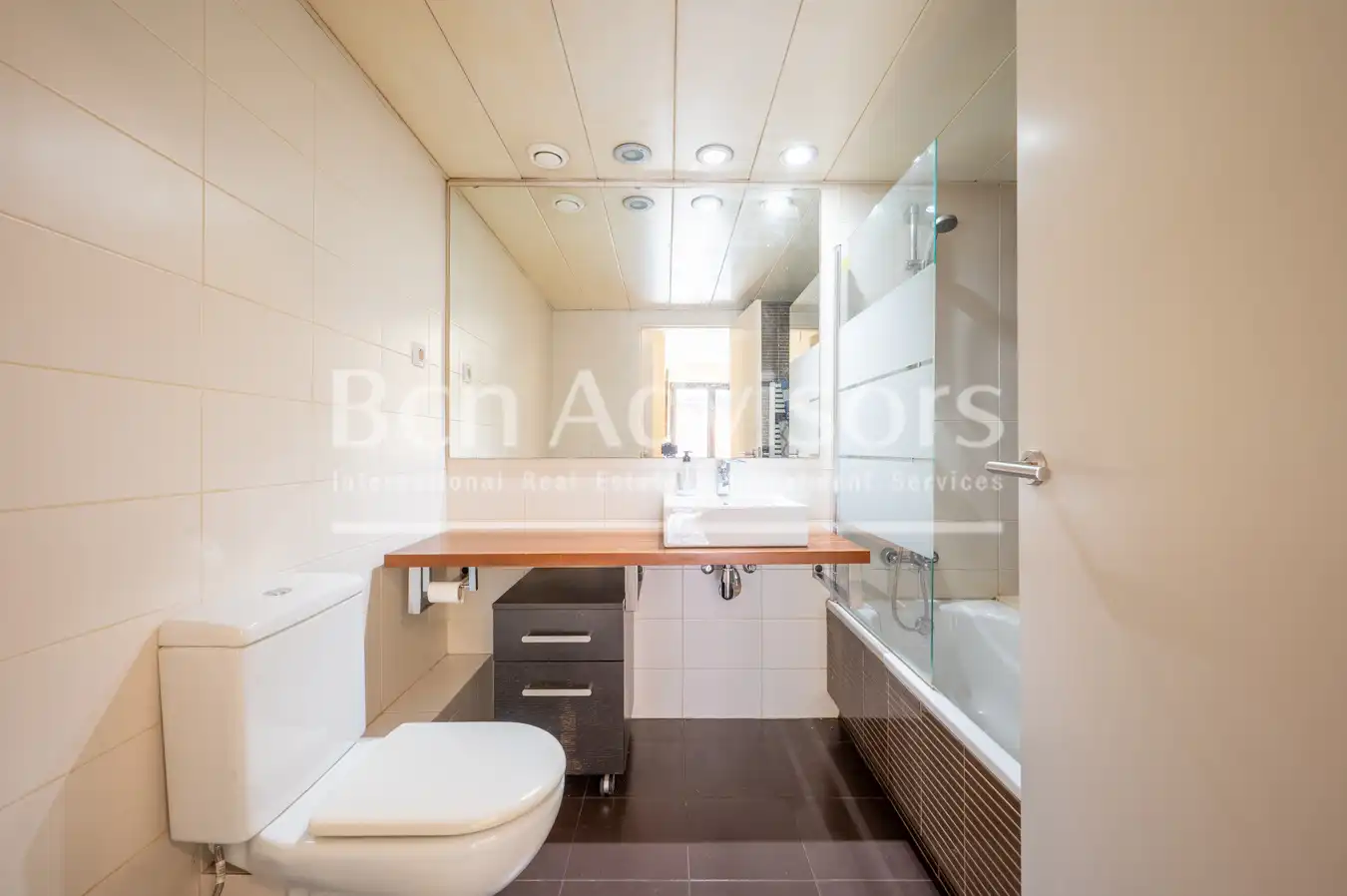 Bathroom of Flat for sale in Barcelona  with Air Conditioner, Heating and Parquet flooring