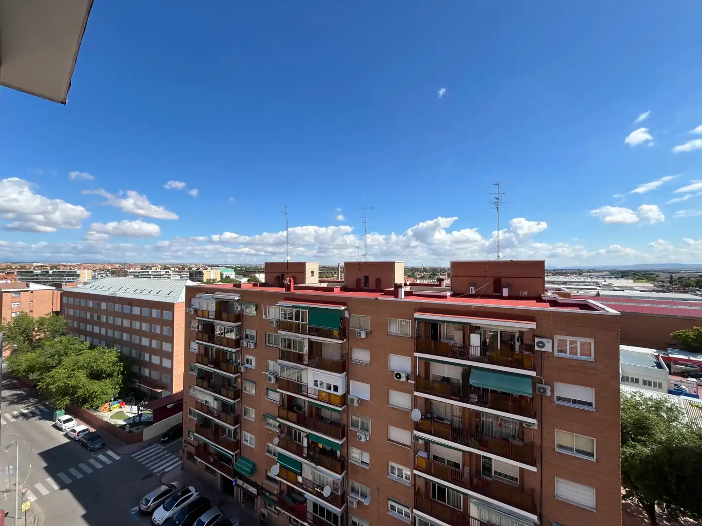 Vista exterior de Pis en venda en Alcalá de Henares amb Aire condicionat, Terrassa i Moblat